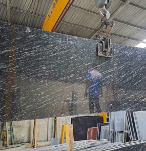 Đá đen nhiệt đới